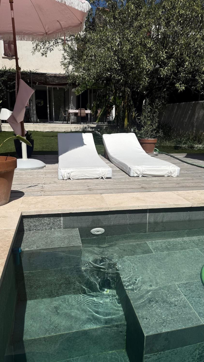 A rare find in Marseille, south-facing house with pool, quiet location Villa in Marseille