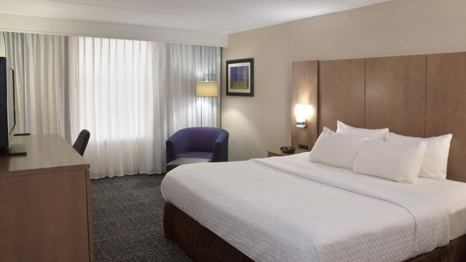 Crowne Plaza Cleveland Airport Hotel in Middleburg Heights