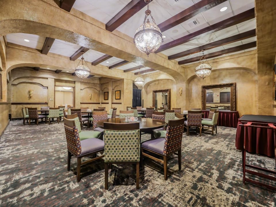 Crowne Plaza Cleveland Airport Hotel in Middleburg Heights