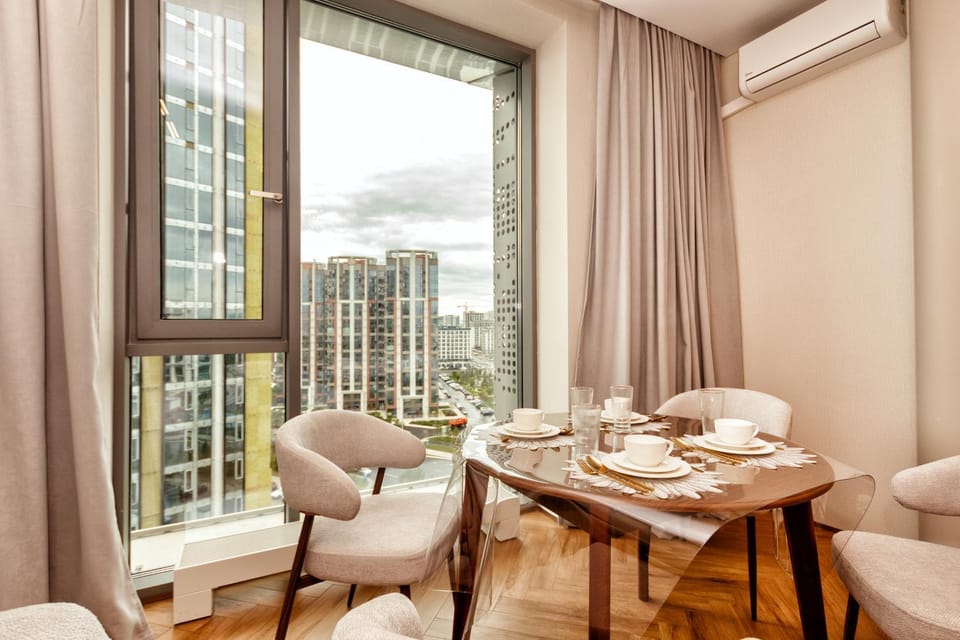 Living room, Seating area, Dining area, air conditioner