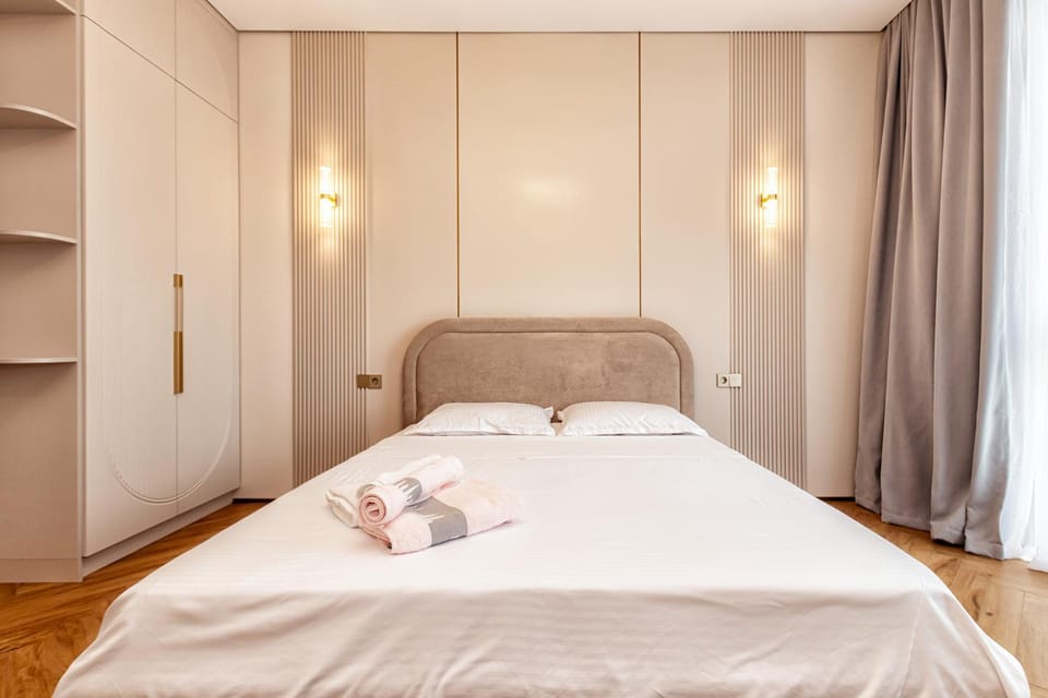 Bed, Photo of the whole room, Bedroom, towels, wardrobe