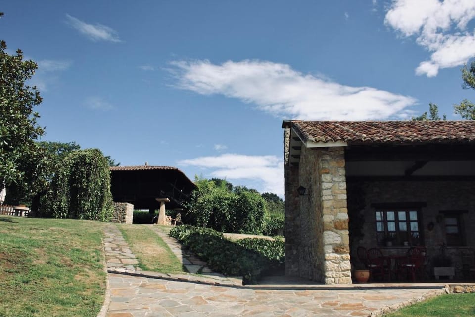 Eloy's house - Old house, swimming pool, barbecue Villa in Asturias