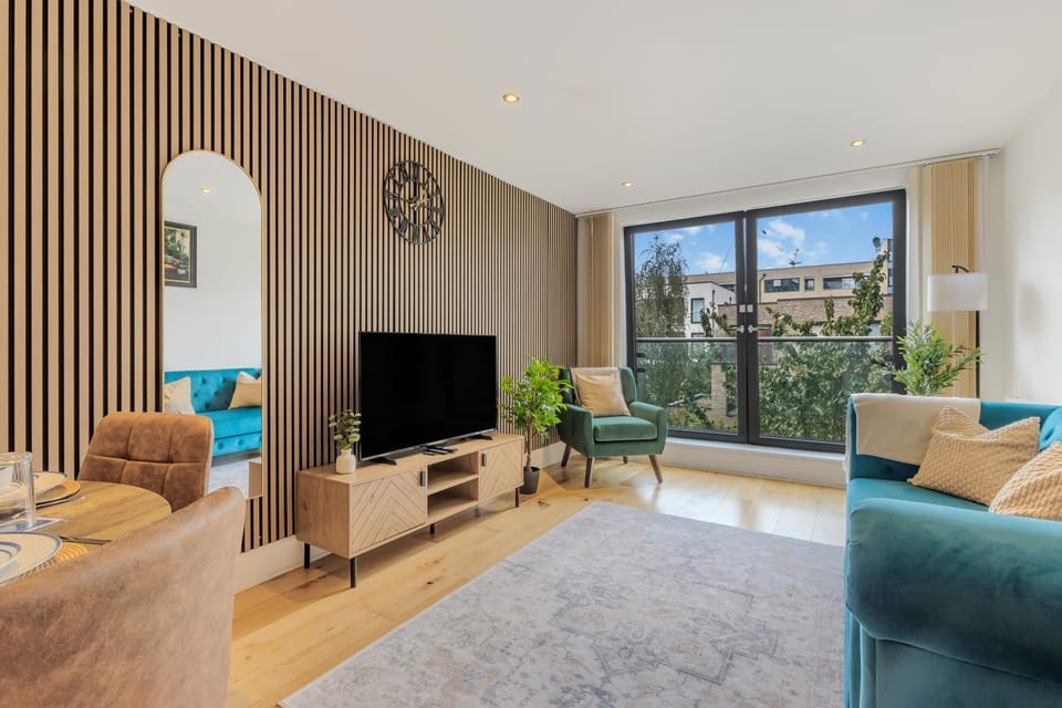 Modern 1BR Flat near Canary Wharf & DLR Apartment in London