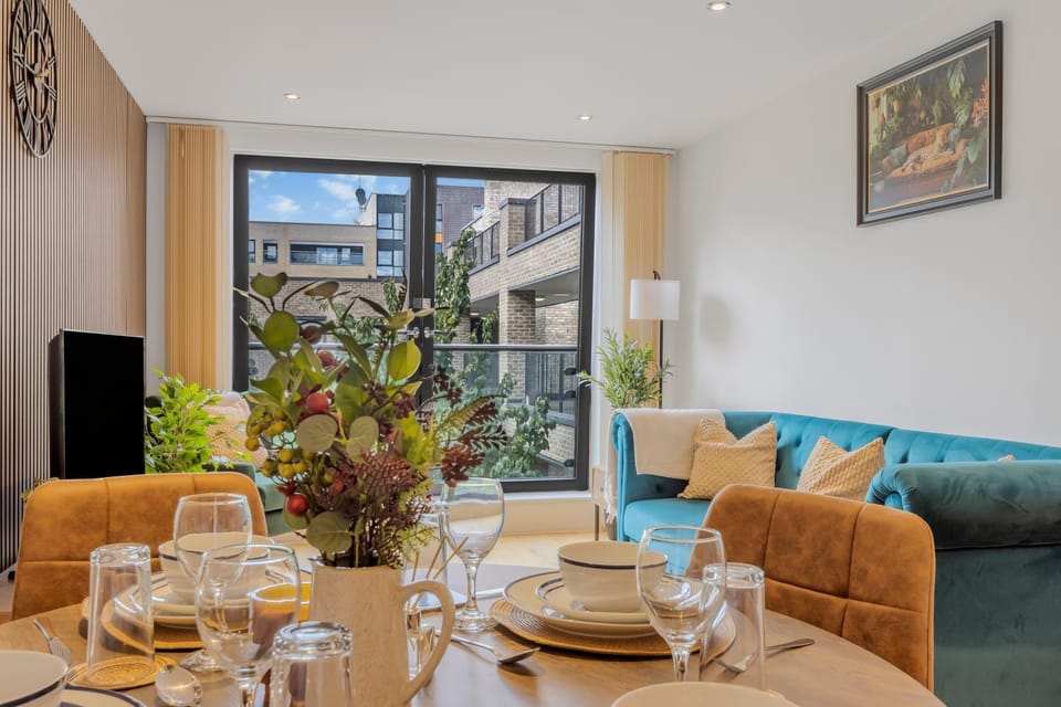 Modern 1BR Flat near Canary Wharf & DLR Apartment in London
