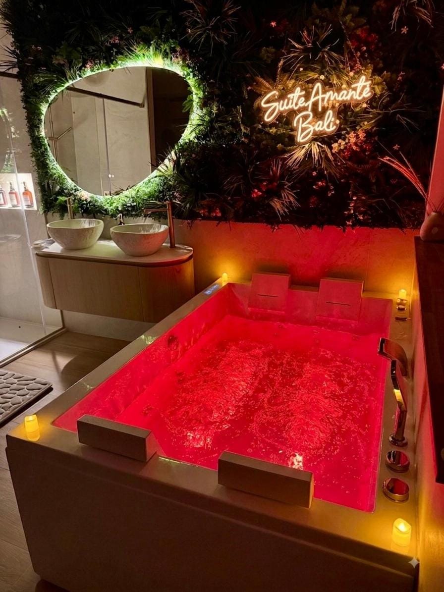 Hot Tub, Hot Tub