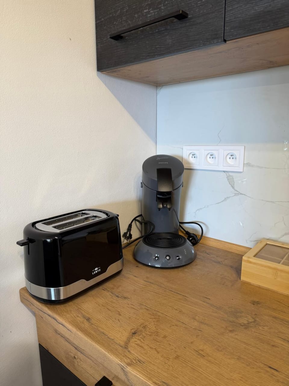 Coffee/tea facilities, toaster
