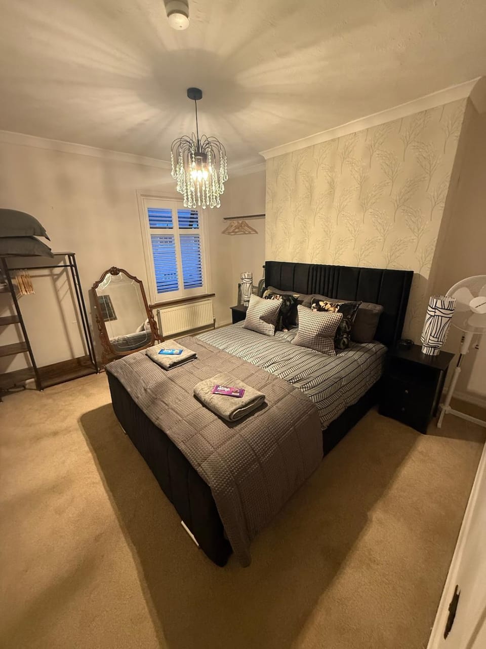 Bed, Photo of the whole room, Bedroom