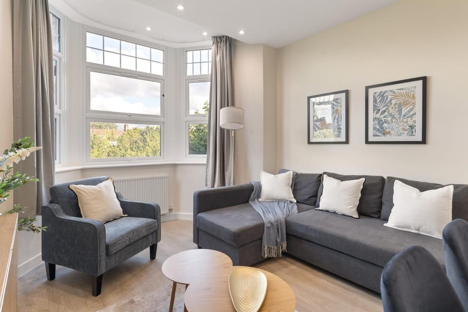 Bright & Spacious 3BR London Flat, Sleeps 6 Apartment in London Borough of Islington