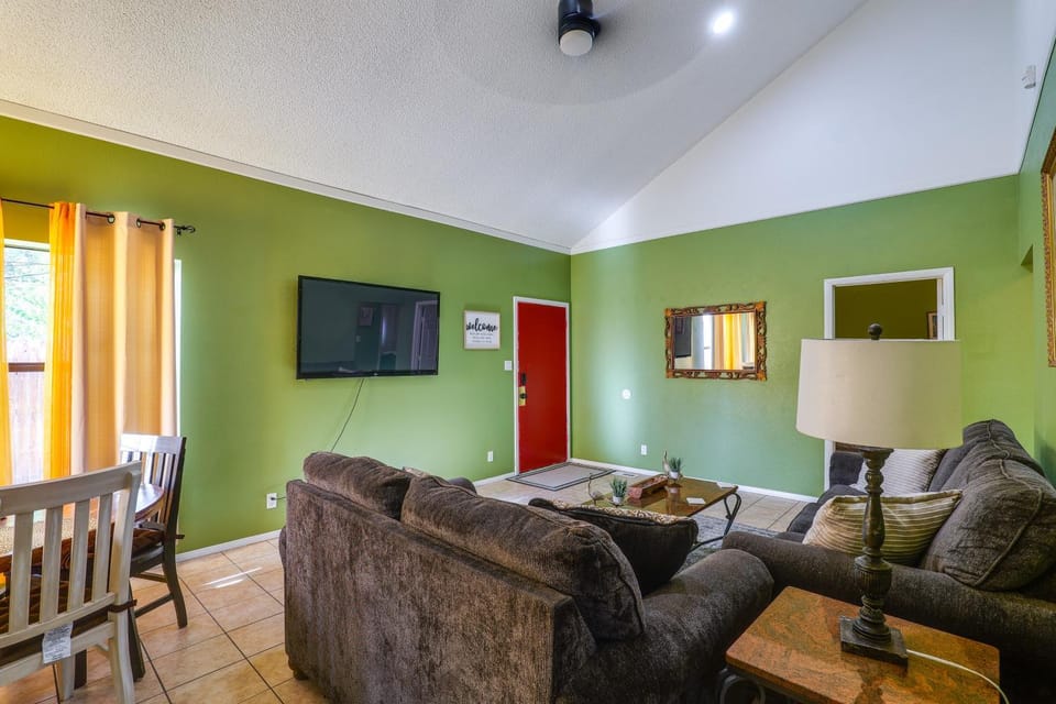 Walk to Downtown Roswell! Quaint Home w/ Patios House in Roswell