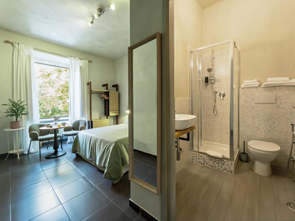 Shower, Toilet, Bed, Bathroom, View (from property/room), Photo of the whole room, Bedroom
