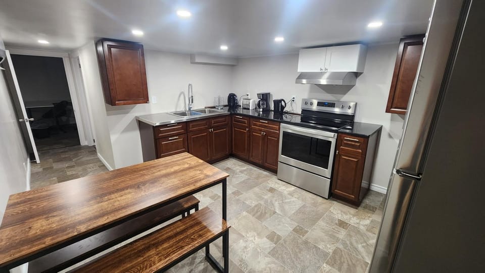 Kitchen or kitchenette, Dining area, oven, stove, toaster