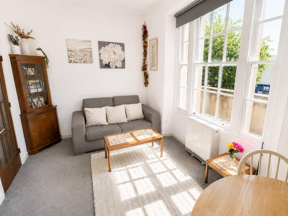 Free Parking Homely Gloucester Rd Flat Sleeps 3 Apartment in Bristol