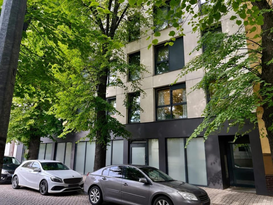 Property building, Neighbourhood, Street view, Location, Parking