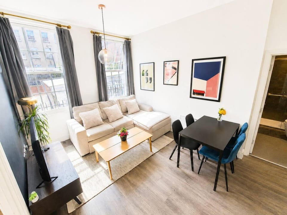 Comfy Cabot Circus Central Flat Sleeps 4 Apartment in Bristol