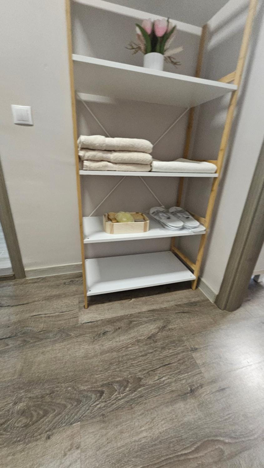 towels, wardrobe