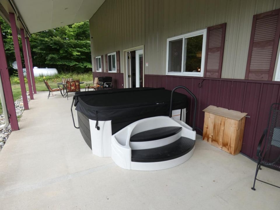 Woodland Hangout Gather Play Explore Country House in Michigan