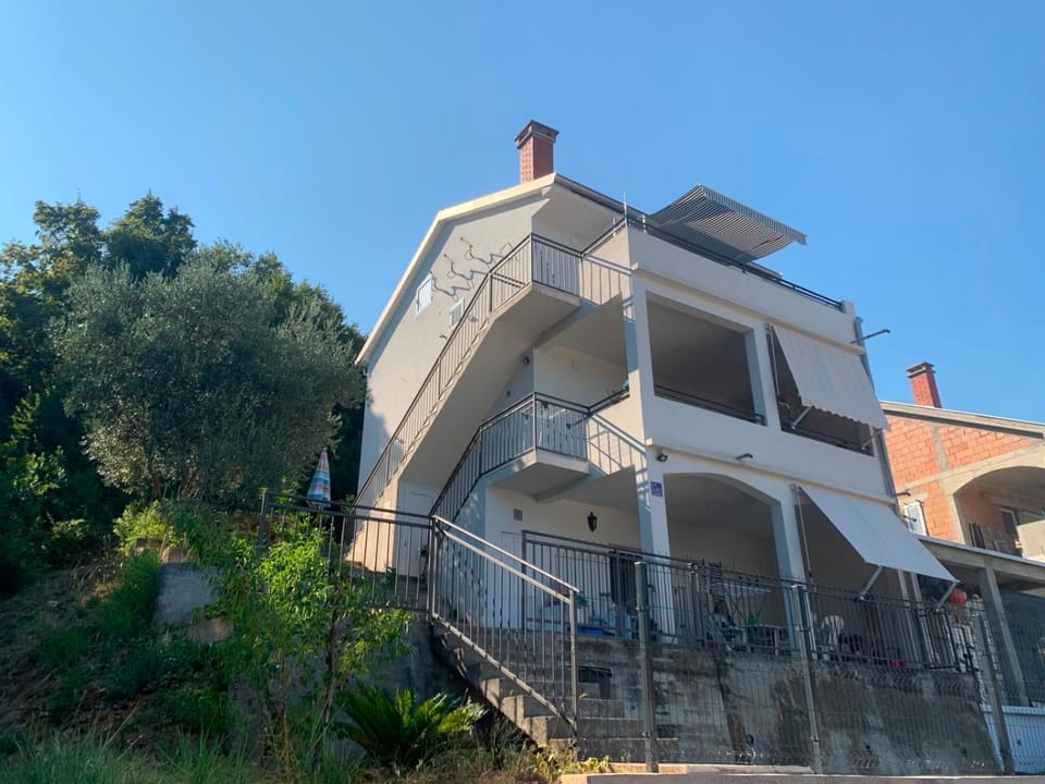 Apartman Redžić Vacation rental in Kotor Municipality