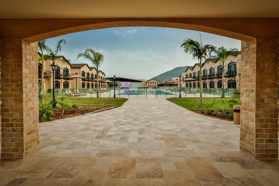 Day, Swimming pool