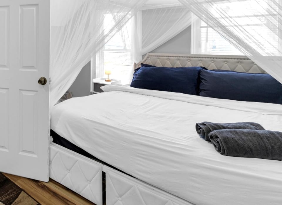 Maple House Stay Apartment in Buffalo