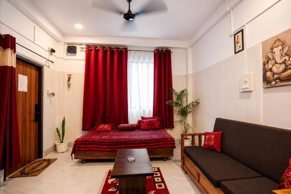 Spacious 2BHK with Full Kitchen, Dining and Parking House in India