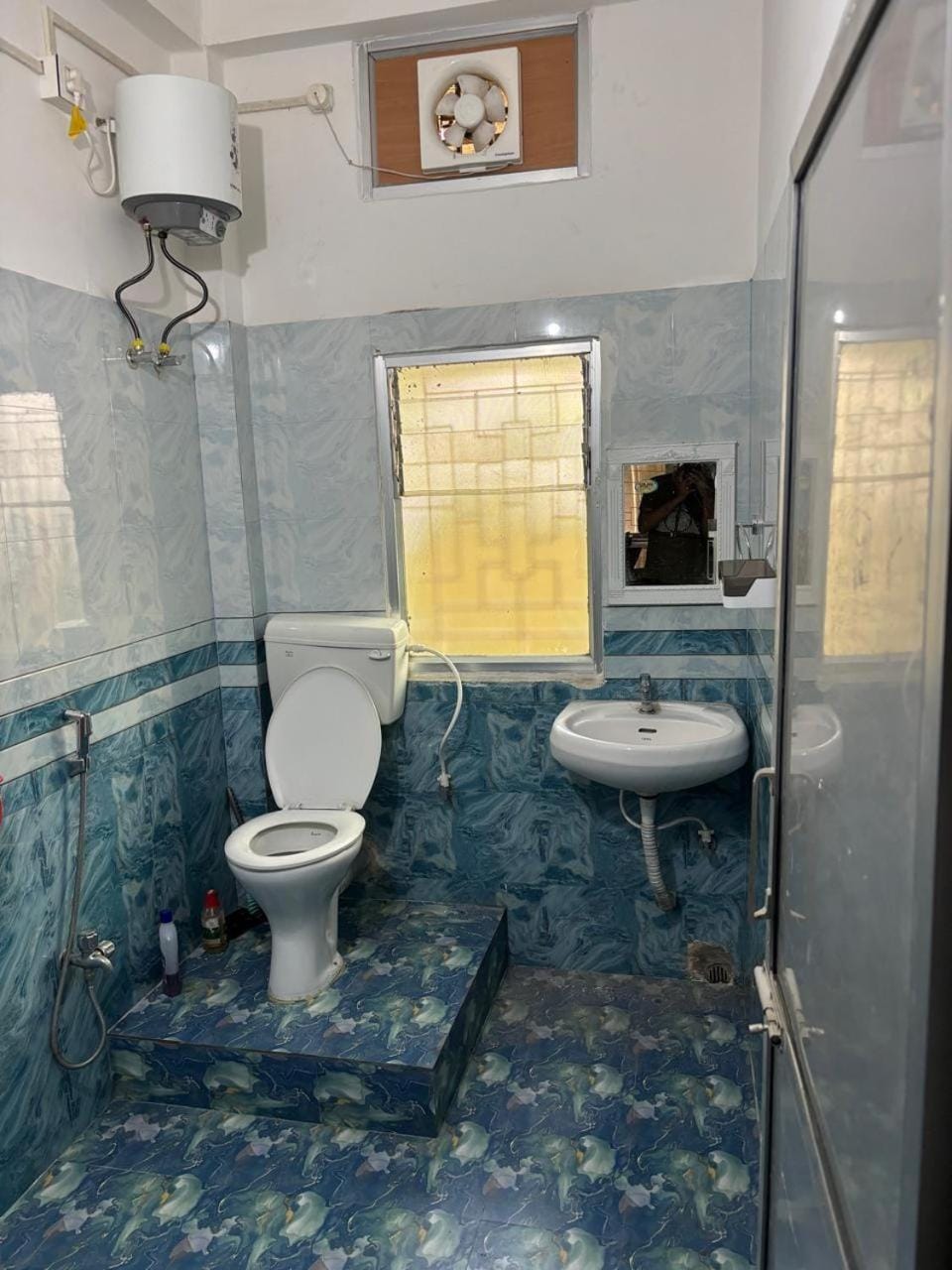 Spacious 2BHK with Full Kitchen, Dining and Parking House in India
