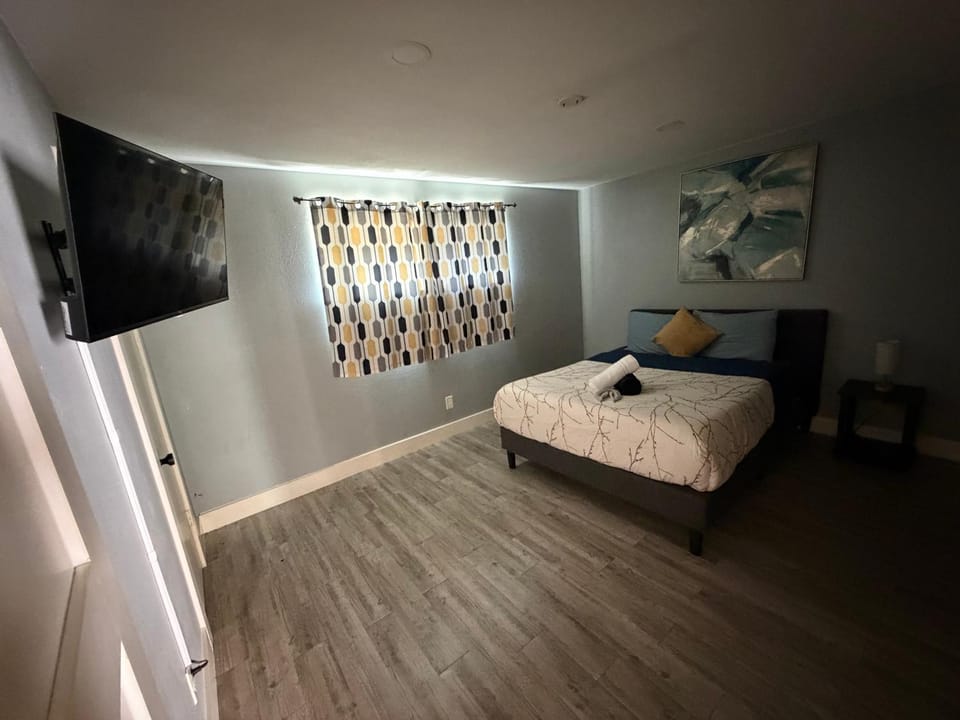 Sleek Central Houston 1BR, Steps from Everything Apartment in Harris County