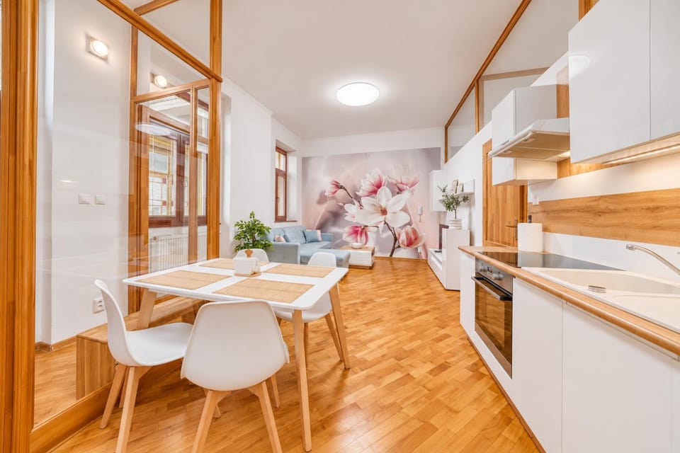 Kitchen or kitchenette, Dining area, dishwasher, microwave, oven, stove