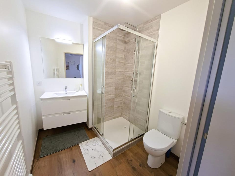 Shower, Toilet, Bathroom