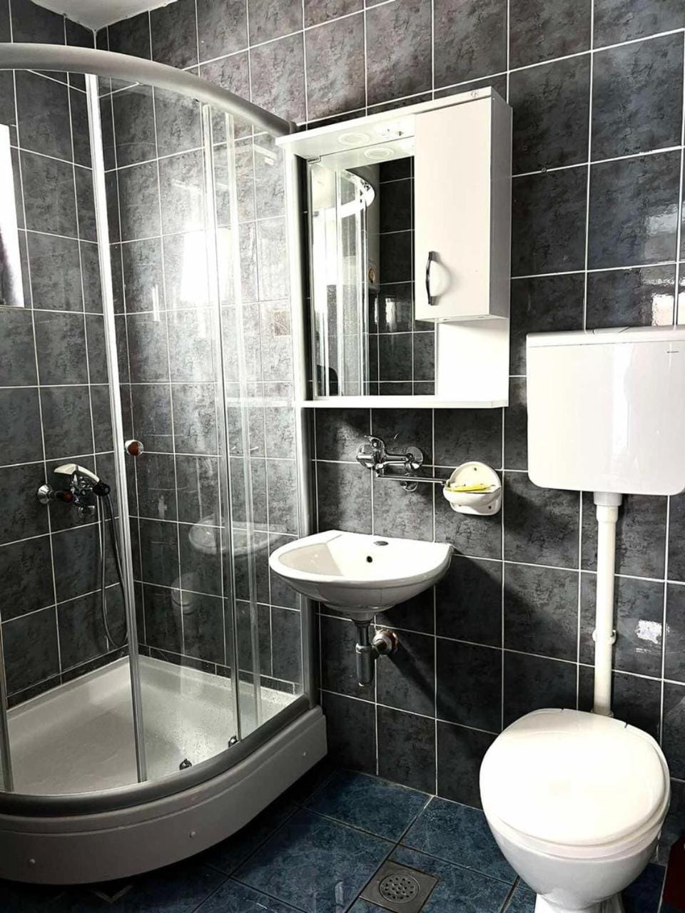 Shower, Bathroom, towels