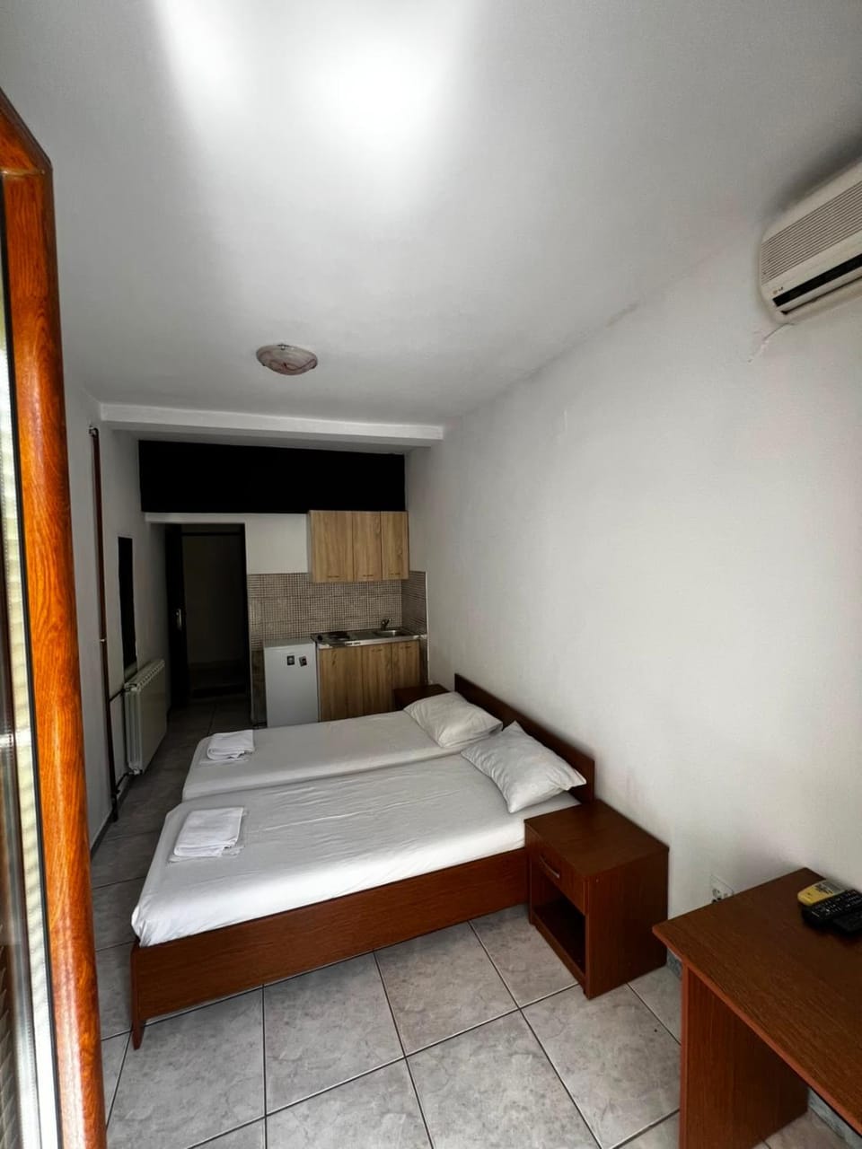 Bed, Photo of the whole room, Bedroom, air conditioner