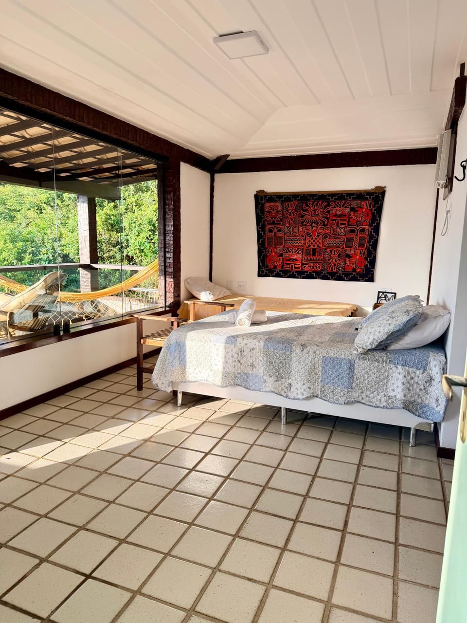 Bed, Photo of the whole room, Seating area, Bedroom