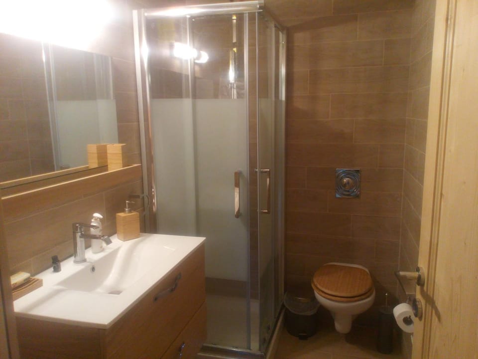 Luxury Apartment with Private big Garden & Mountain View in Palaio faliro Apartment in South Athens