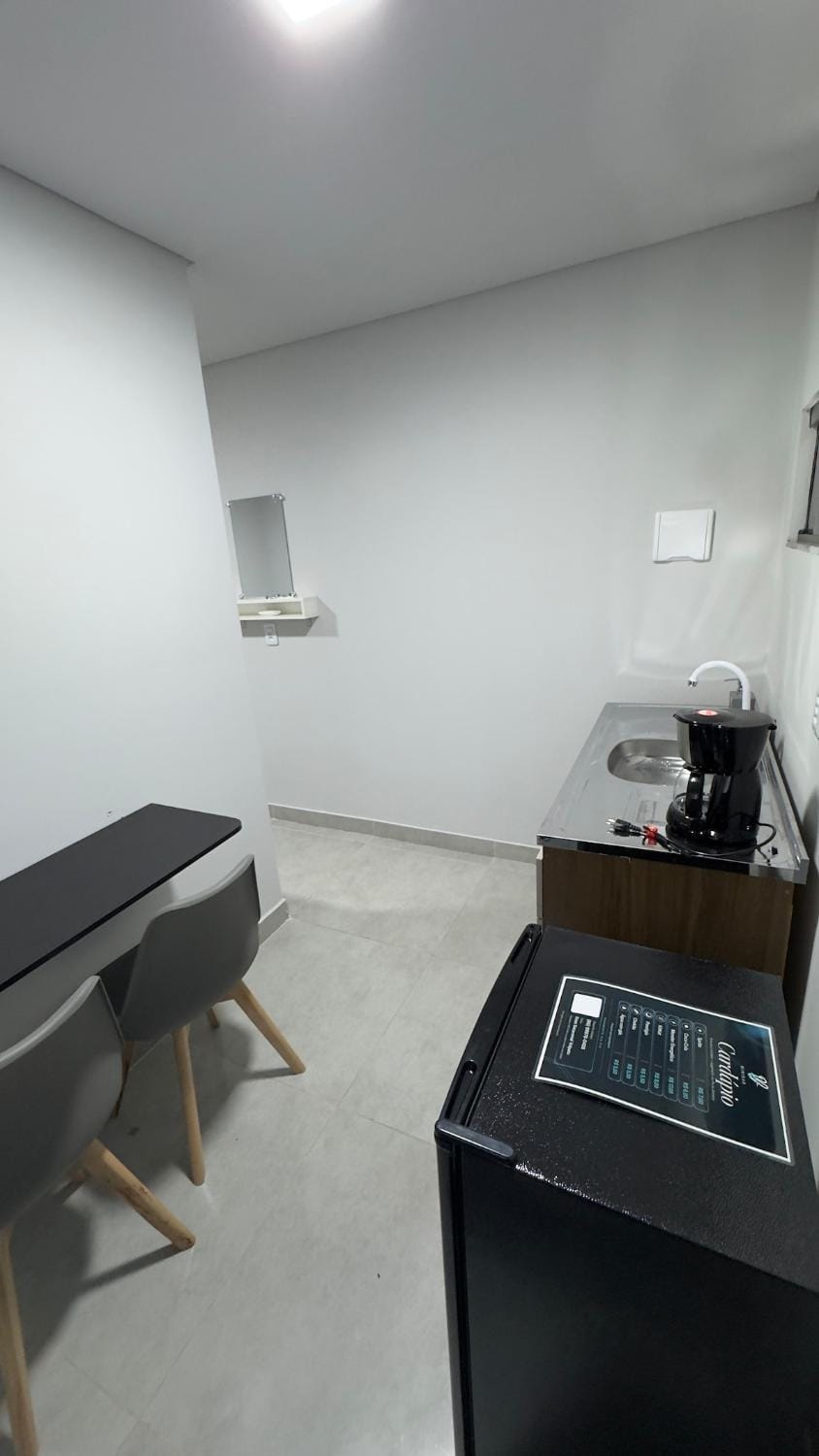 Kitchen or kitchenette, minibar