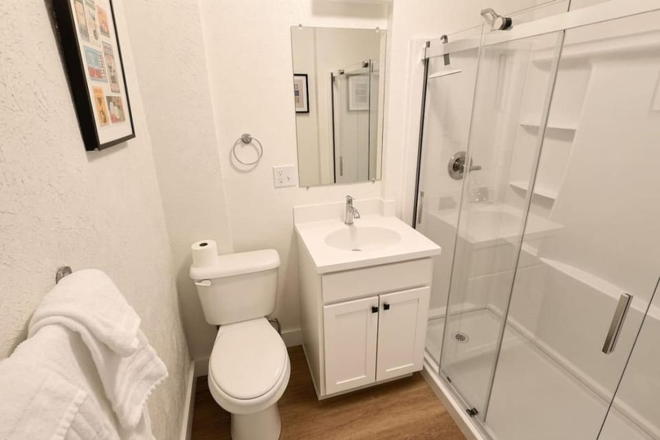 Modern and Comfortable Stay at The George - Unit 311 Apartment in Klamath Falls