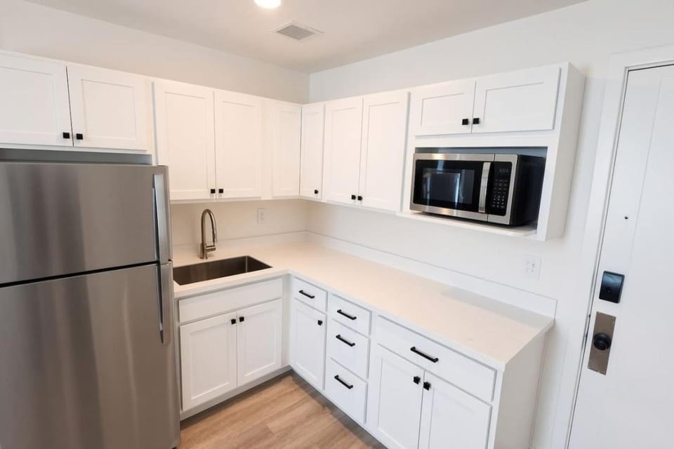 Modern and Comfortable Stay at The George - Unit 311 Apartment in Klamath Falls