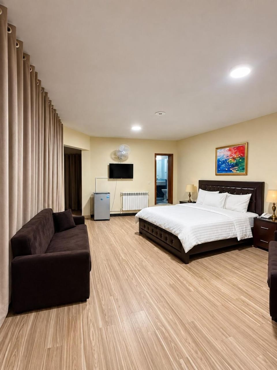 Bed, Photo of the whole room, Seating area, Bedroom