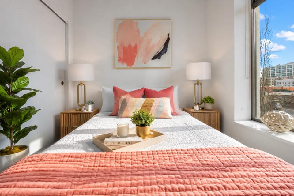 Historic Gastown Modern 2 Bedroom Escape Apartment in Vancouver