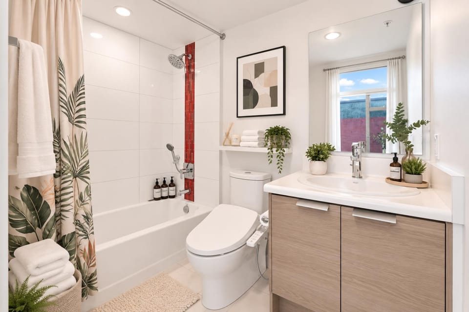 Historic Gastown Modern 2 Bedroom Escape Apartment in Vancouver