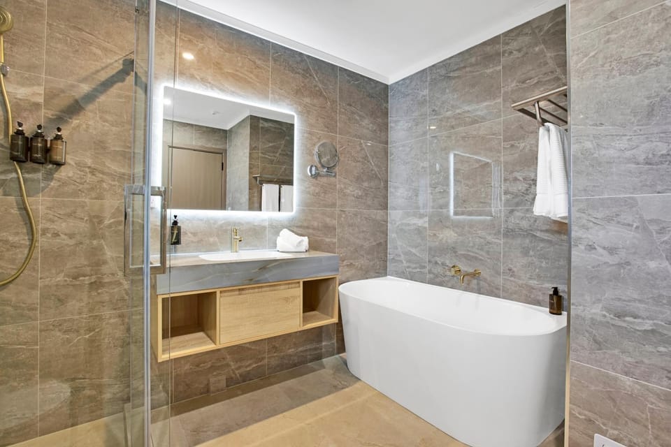 Shower, Bath, towels
