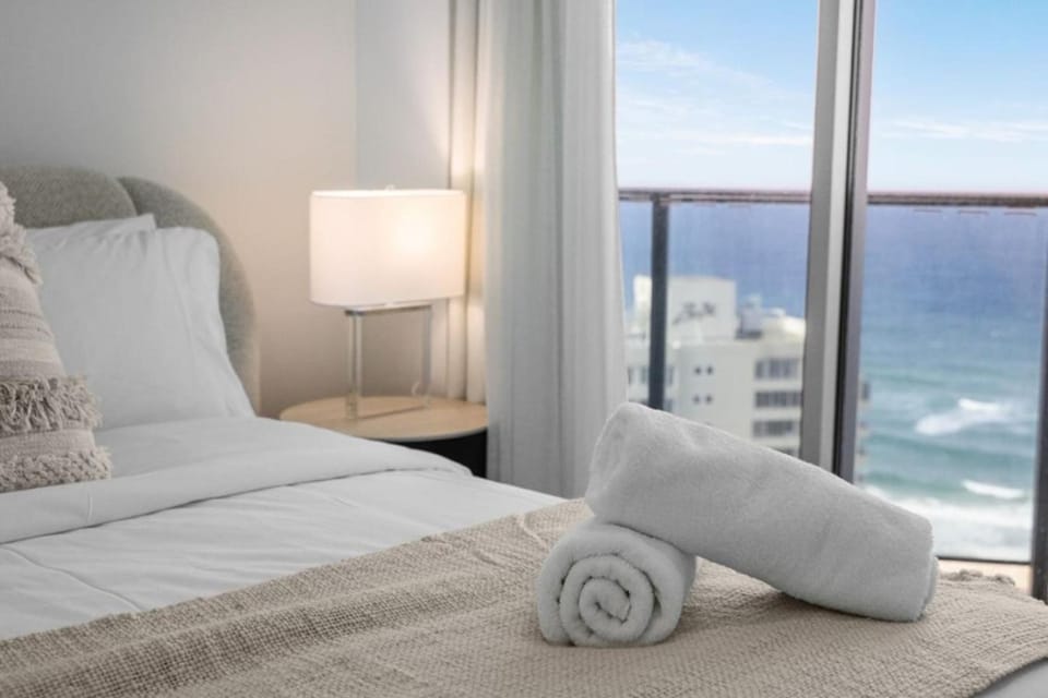 Bed, Bedroom, Sea view, towels