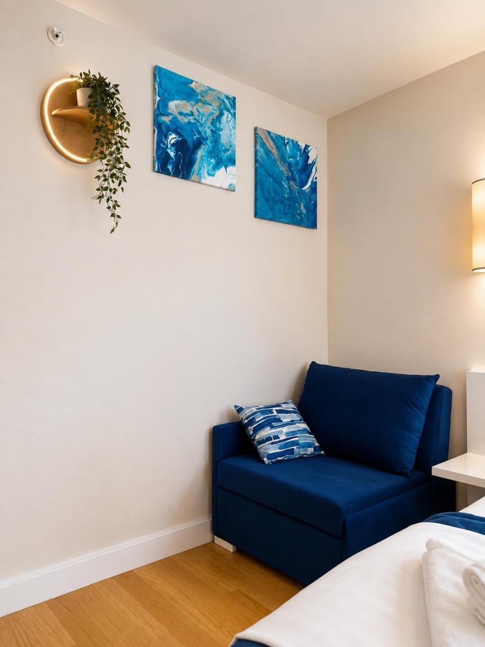 Bed, Living room, Photo of the whole room, Seating area, Bedroom