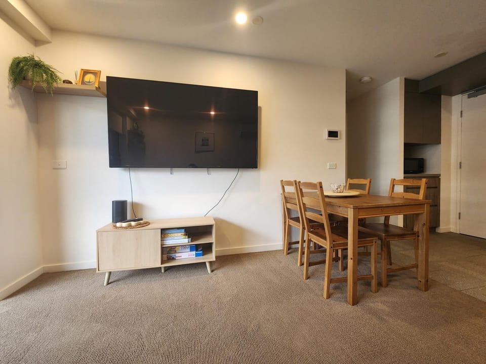 Mulberry- 2B apartment with complimentary continental breakfast Apartment in Canberra