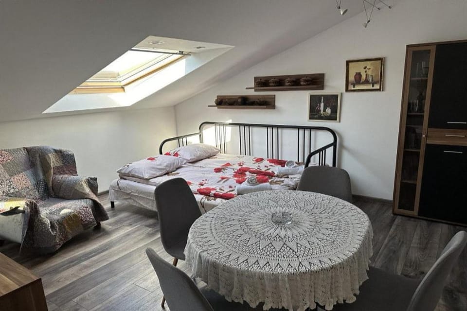 Bed, Living room, Photo of the whole room, Dining area, Bedroom