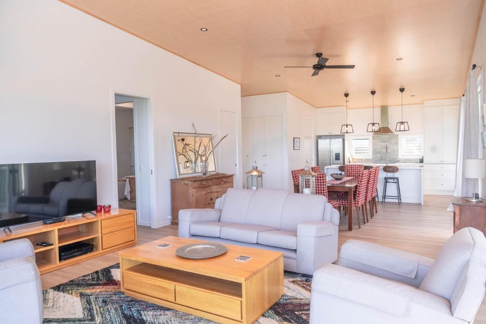 Living room, Seating area, Dining area, kitchen