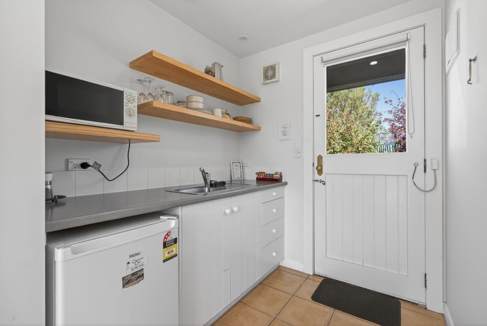 Brackenridge Studios Apartment in Martinborough