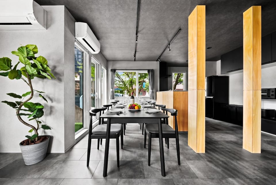 Kitchen or kitchenette, Dining area, air conditioner