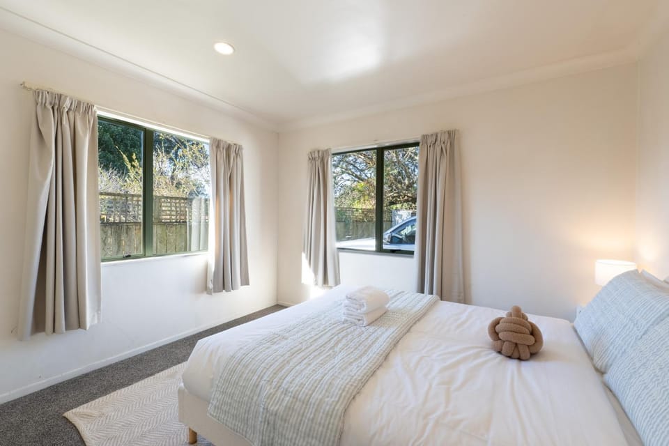 Charming 3-Bedroom Home Parks & City Nearby House in Auckland