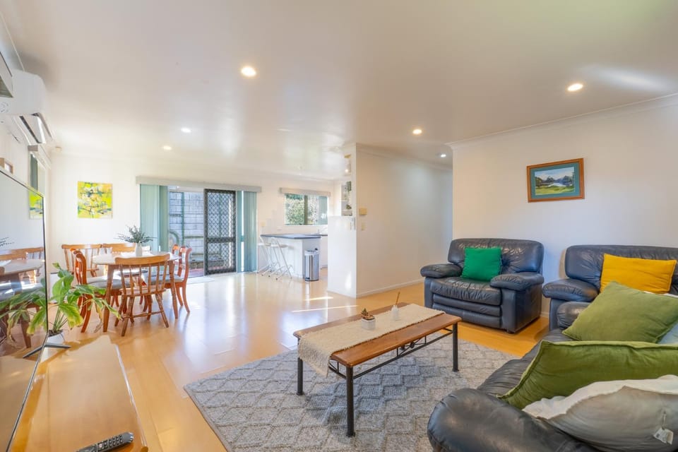 Charming 3-Bedroom Home Parks & City Nearby House in Auckland
