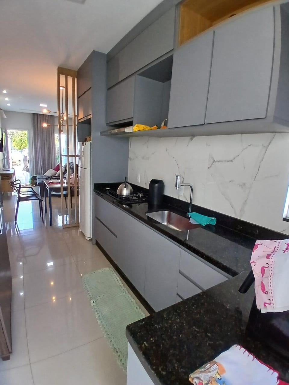 Kitchen or kitchenette, minibar, stove
