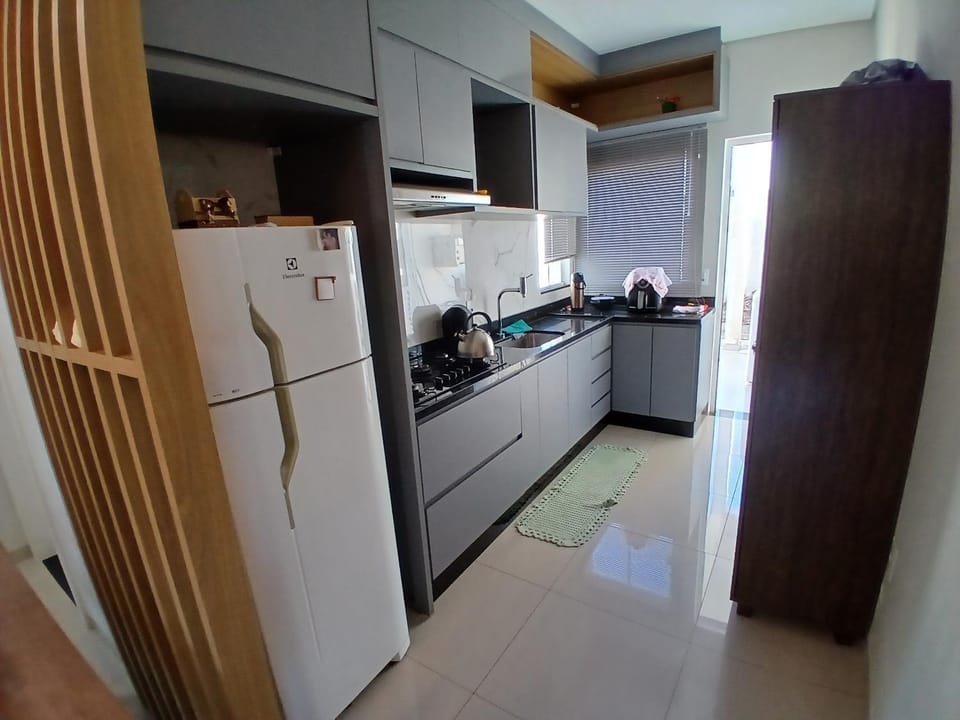 Kitchen or kitchenette, minibar, stove